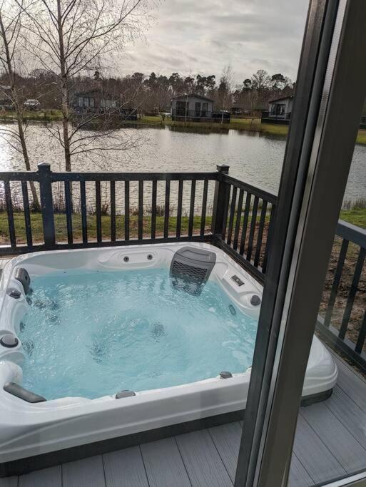 Kingfisher Lodge Woodhall Spa Bagian luar foto